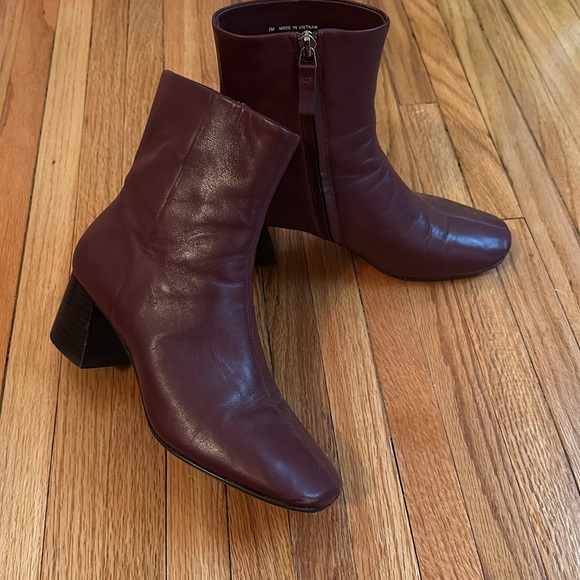 Women's Burgundy Ankle Boots - Picture 1 of 7